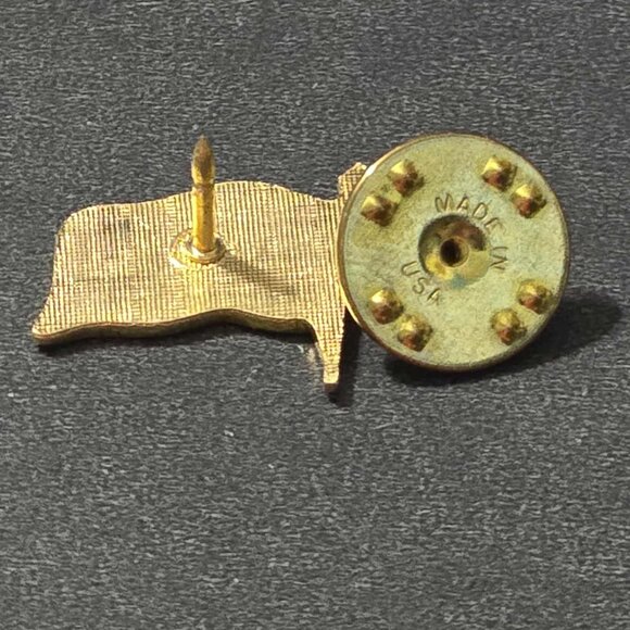 Vintage, Gold Plated 16 Stars Seven Stripes Flag Lapel Pin Okay Condition - Picture 4 of 4